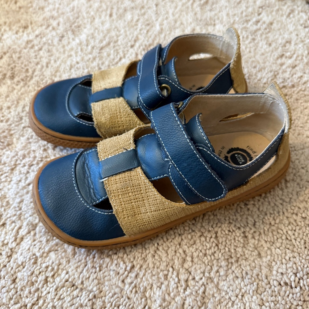 Livie & Luca Boys Sandals Shoes Size 1 EUC - Picture 3 of 5